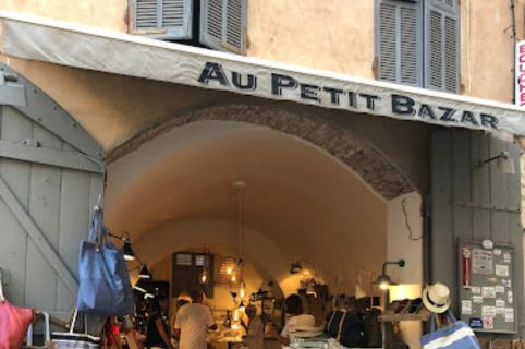 Au Petit Bazar Au Petit Bazar