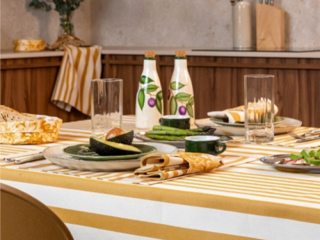 Adour Curry : une toile chaleureuse pour des intérieurs doux et modernes