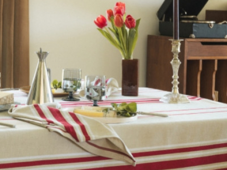 Corda Bordeaux/Blanc : une toile chaleureuse et élégante